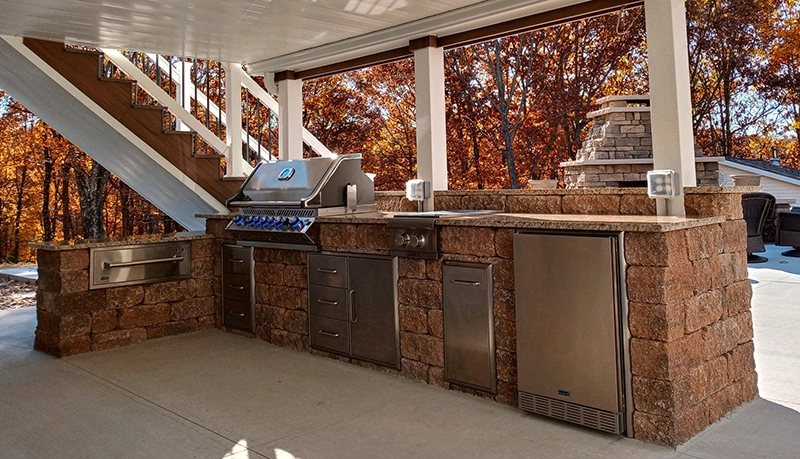 THE OUTDOOR KITCHEN – OUTDOOR LIVING AT ITS FINEST